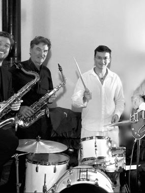 'Walser im Wald' concert with 'Rainer von Vielen Akustik Duo'